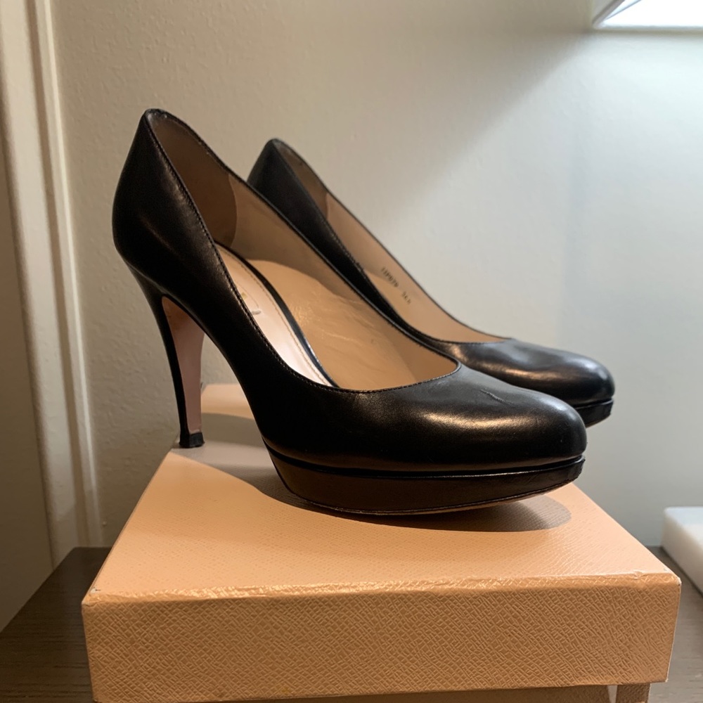 Prada Black Leather Pump size 36.5